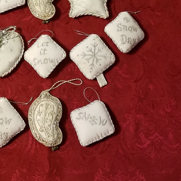 17 Elegant Holiday Ornaments - Picture 5 of 5